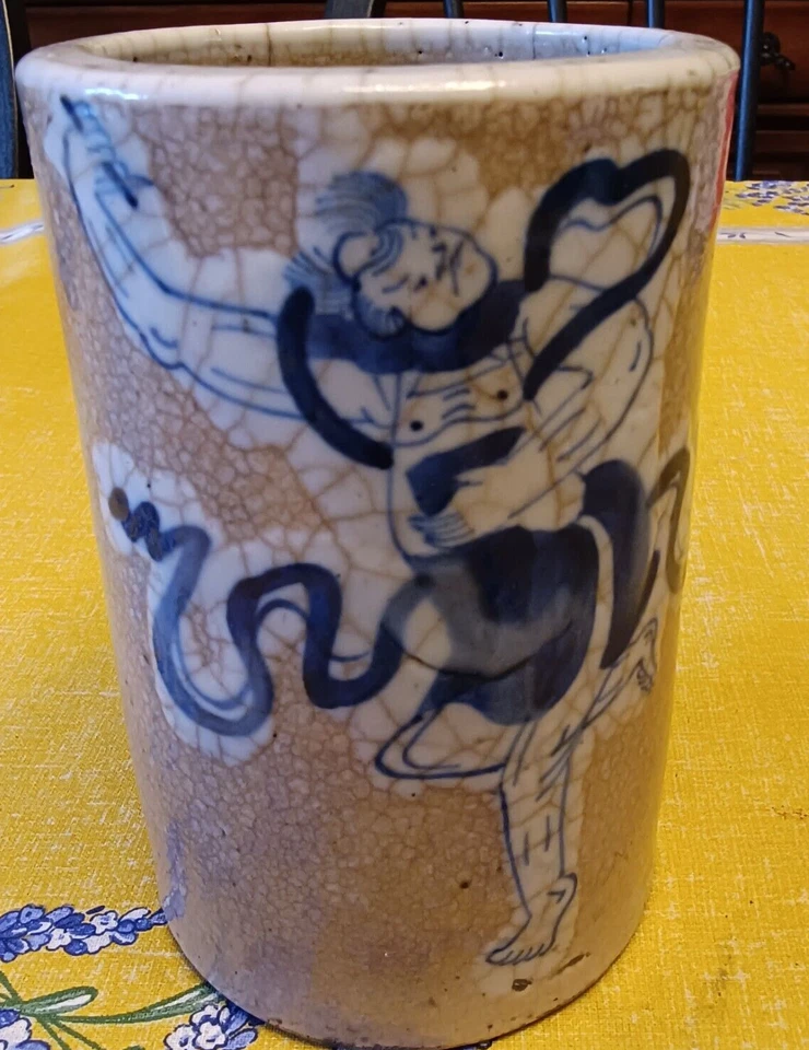 Antigua olla de cepillo de porcelana Qing azul y blanca de 5" 清 魁星点斗哥釉笔筒 Foto 1 de 4