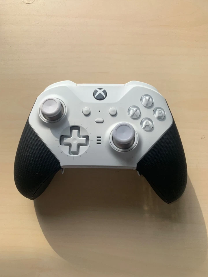 Controle Xbox Elite Series 2 branco em bom estado com pás - Imagem 1 de 4