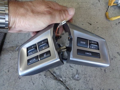 Controles de volante 2012 SUBARU LEGACY OUTBACK FABRICANTE DE EQUIPAMENTO ORIGINAL - Imagem 1 de 2