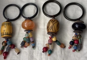 Juego de 4 servilleteros con cuentas tribales Pier 1 vintage núcleo de cabaña boho. - Imagen 1 de 2