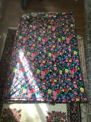 Vintage Fabric  Chintz  5+ Yards (4.7m x 1.4m) unknown material - Image 1 of 4