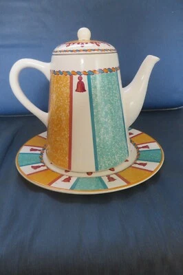 ancienne  verseuse à café et assiette faïence - Photo 1/4