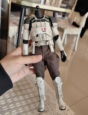 Figura corporal HT Assault Tank Commander 1/6 Hot Toys Star Wars Rogue One PVC usada Foto 1 de 4