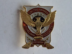 Pin Presidente de la Asociación de Curling de los Estados Unidos - Imagen 1 de 3