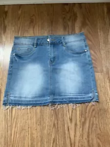 jean mini skirt 🌺❤️🔥 Size 7 Very Hott 🔥Looking Skirt🔥 - Picture 1 of 5