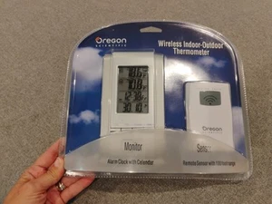NIP Oregon Scientific Wireless Thermometer & Alarm Clock Indoor/Outdoor RAR601 - Picture 1 of 2