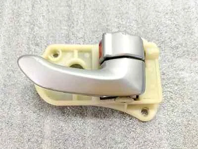 06-11 MANIJA PUERTA INTERIOR INTERIOR HYUNDAI AZERA FR/RR LADO DERECHO PASAJERO S72 Foto 1 de 4