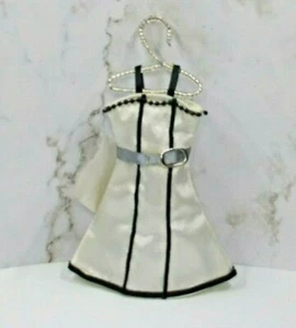 Vestido de tela satinada blanca con cuentas adorno de moda árbol de Navidad adorno de moda - Imagen 1 de 11