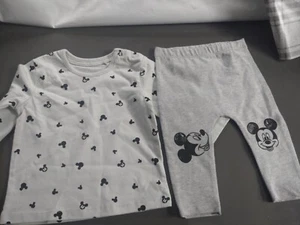 Conjunto Bebé Disney Mickey Mouse, 0-3 Meses, George *Nuevo Sin Etiquetas* - Imagen 1 de 2