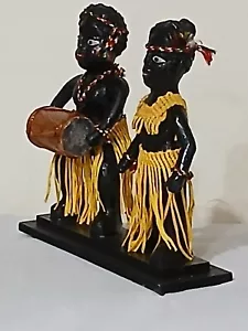 Papel maché decorativo Andman comunidad tribal tarrowas pareja con Dholak - Imagen 1 de 5