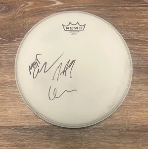 * PEARL JAM * signed 14" drumhead * MATT CAMERON, MATT CHAMBERLIN & DAVE KRUSEN - Picture 1 of 2