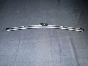 Genuine Land-Rover Front RH Wiper Blade Range Rover Velar LR093425 - Picture 1 of 2