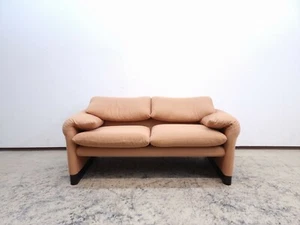 Cassina Maralunga Zweisitzer Stoff Designersofa Magistretti in apricot #0201 - Bild 1 von 11