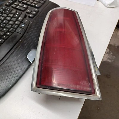 Conjunto de luces traseras para conductor izquierdo Lincoln Mark VII 1984-1992 OEM usado Foto 1 de 4