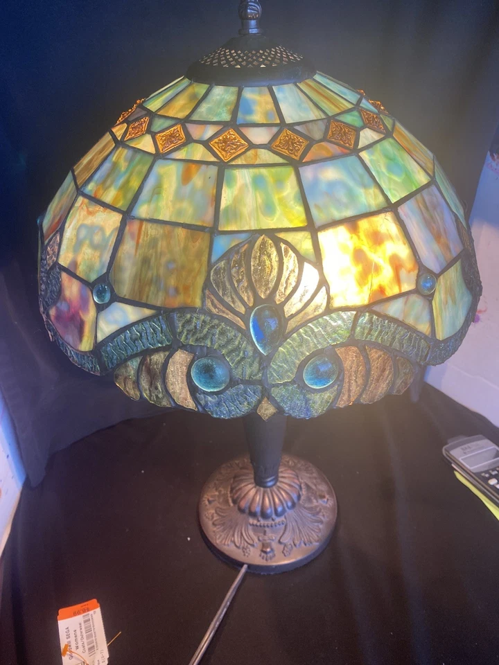Lámpara de mesa vintage estilo Tiffany pantalla de vitral verde acabado bronce 25" H Foto 1 de 2