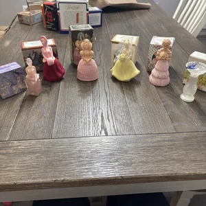 LOTE de 6 chicas bonitas vintage años 70-80 Avon rosa. Con cajas originales. VACÍO - Imagen 1 de 13