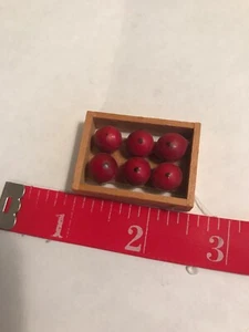 Dollhouse Miniature Crate Of 6 Red Apples - Imagen 1 de 6