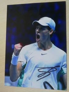 JANNIK SINNER - TENNIS - LEGEND - ORIG. AUTOGRAPH on 13 x 18 cm PHOTO - - Picture 1 of 1