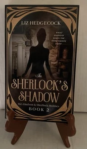 In Sherlocks Shadow (Mrs Hudson Sherlock Holmes) - Paperback - VERY GOOD - Picture 1 of 6
