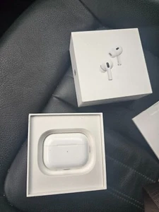 Apple Airpods pro 2 never used open box bought from target a few weeks ago - Photo 1 sur 5
