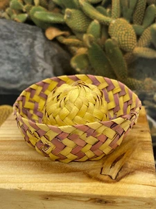 Sombrero ranchero mexicano de paja en miniatura vintage para casa de muñecas mide 2 1/4" de diámetro - Imagen 1 de 9