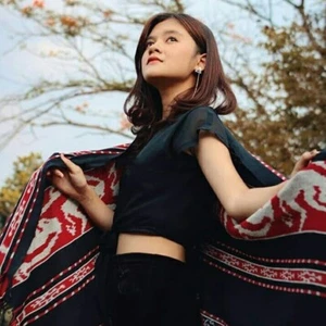 Ethnic Blanket Hand Woven Motif NTT Indonesian Culture - Picture 1 of 4