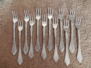 12 Vintage TOWLE SUPREME PRIMAVERA pattern seafood forks - Picture 1 of 14