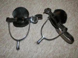 Espuelas Botas Rowel militares de la Primera Guerra Mundial - 'J.D. Wiggins 1918' - Correas de cuero originales - Imagen 1 de 8