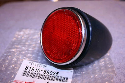 81910-69025 Rear Reflector - 1974-1979 FJ40 BJ40 Land Cruiser - Genuine Toyota - Image 1 of 4
