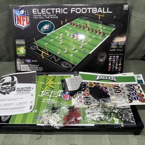 Tudor NFL Electric Football Game 9072 Tudor Games Philadelphia Eagles Edit- New - Picture 1 of 17