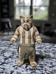 VINTAGE 1983 Kenner STAR WARS Figure Logray EWOK Hong Kong WITH SHORTS - Picture 1 of 5