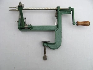 Pelador de manzana, corer, cortador todo en uno, tornillos a la superficie buen estado - Imagen 1 de 1