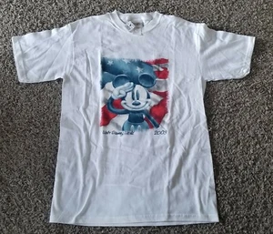CAMISETA WALT DISNEY WORLD PATRIOTIC MICKEY SALUTE 2003 Talla Mediana NUEVA CON ETIQUETAS RARA - Imagen 1 de 3