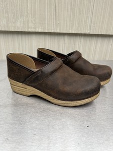 brown dansko clogs