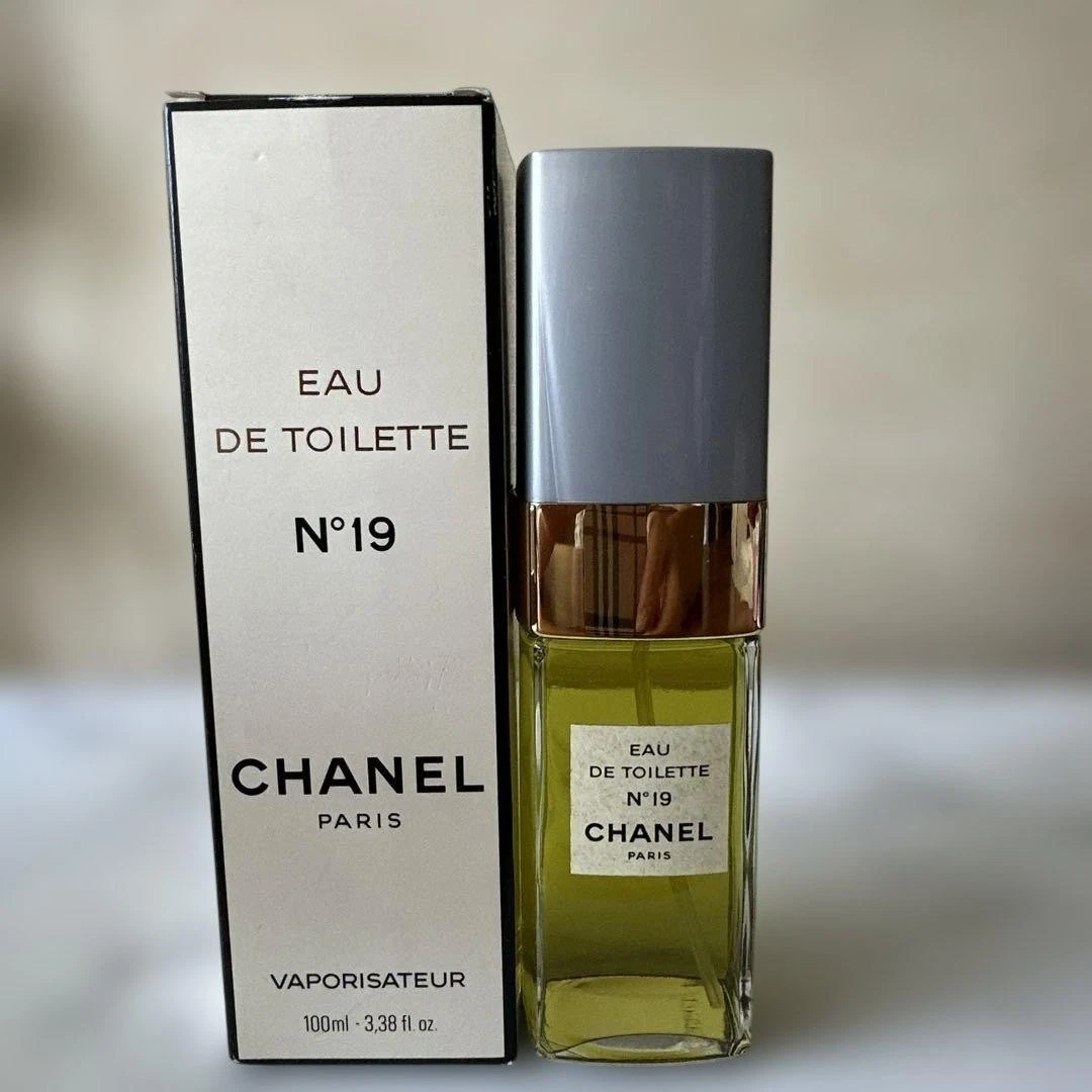 【値下げ】CHANEL N°19 Eau de Toilette 100ml N°19 Eau De Toilette Spray - 3.4 FL. OZ. | CHANEL