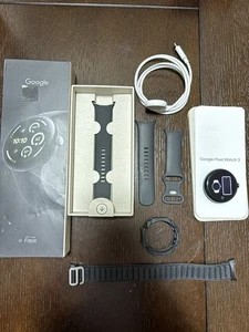Google Pixel Watch 3 45 mm WiFi GPS obsidienne noir mat - Photo 1 sur 2