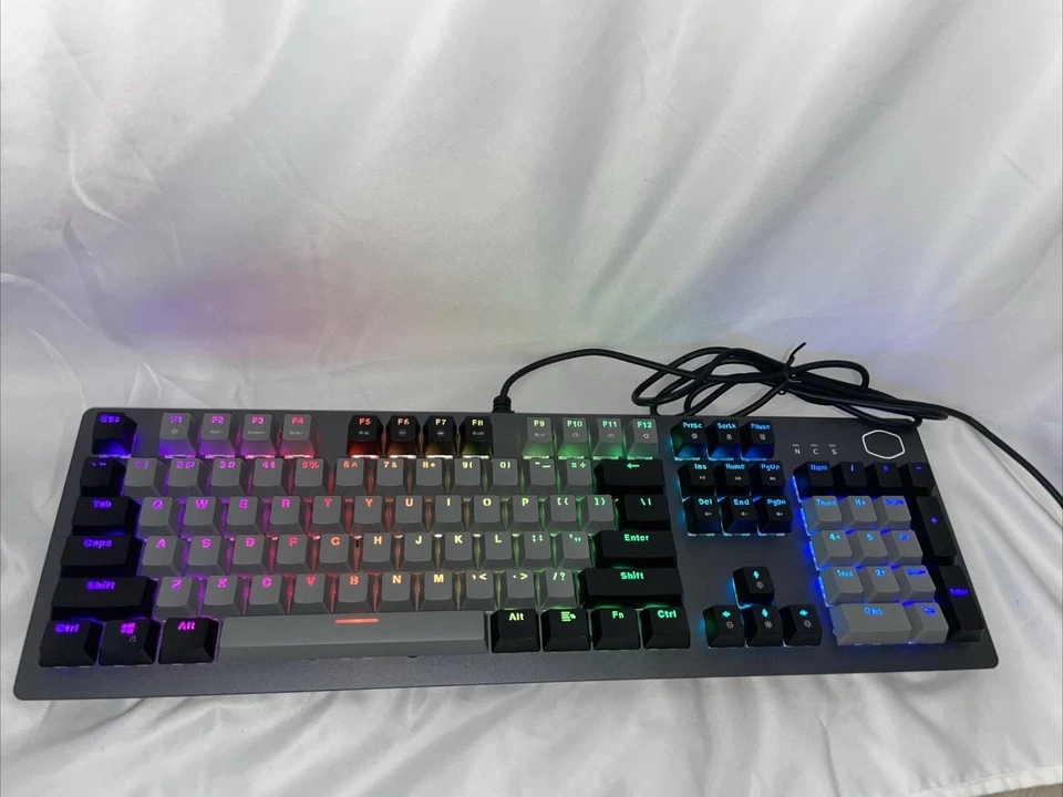 Teclado mecánico Cooler Master CK352 GAMING interruptor hebreo inglés RGB Foto 1 de 4