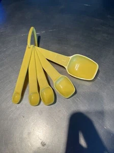 Vintage Tupperware Yellow Measuring Spoon Set of 6 Nice L@@K - Picture 1 of 5