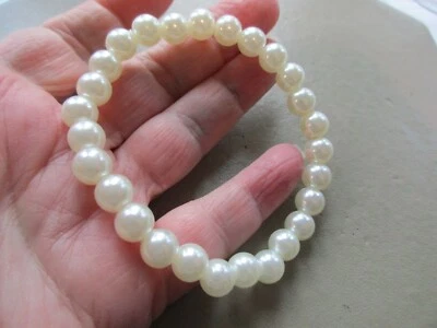 VINTAGE PRETTY GLASS FAUX PEARL BEADS STRETCH BRACELET VALENTINES DAY GIFT IDEA - Image 1 of 4