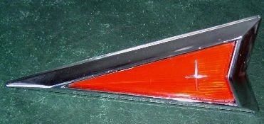 Pontiac Catalina 1975 emblema parrilla P8 GM moldura Foto 1 de 3