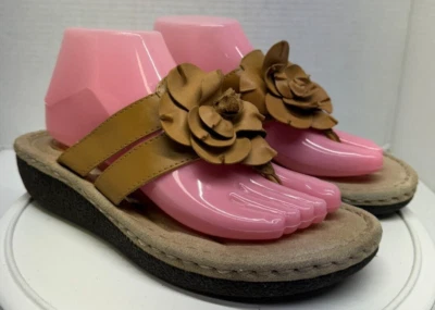 Cobbie Cuddlers Baureice Women 8.5 W Lifted Flip Flops Sandal Thong Tan Leather - Image 1 of 4