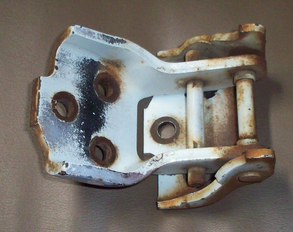 1966 - 1967 Pontiac GTO Tempest LeMans Right RH Upper Door Hinge Used OEM 66 67 - Imagem 1 de 3