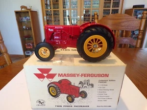 Vintage 1990 SpecCast 1:16 Massey Harris Pacemaker Tractor, #2685, LE/SE, NIB - Picture 1 of 17