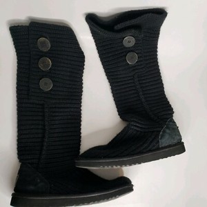 black knit uggs