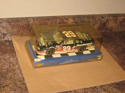 2002 Winner's Circle 1:24 Kevin Harvick GM Goodwrench ET Extra Terrestrial #29 - Image 1 of 3
