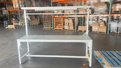 banco de trabajo con luz Foto 1 de 4