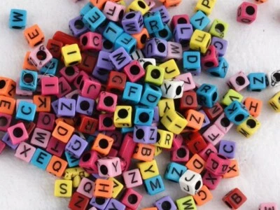 SAVMER Perles Alphabet Couleur Mixte Cube 6mm Lettre Aléatoire