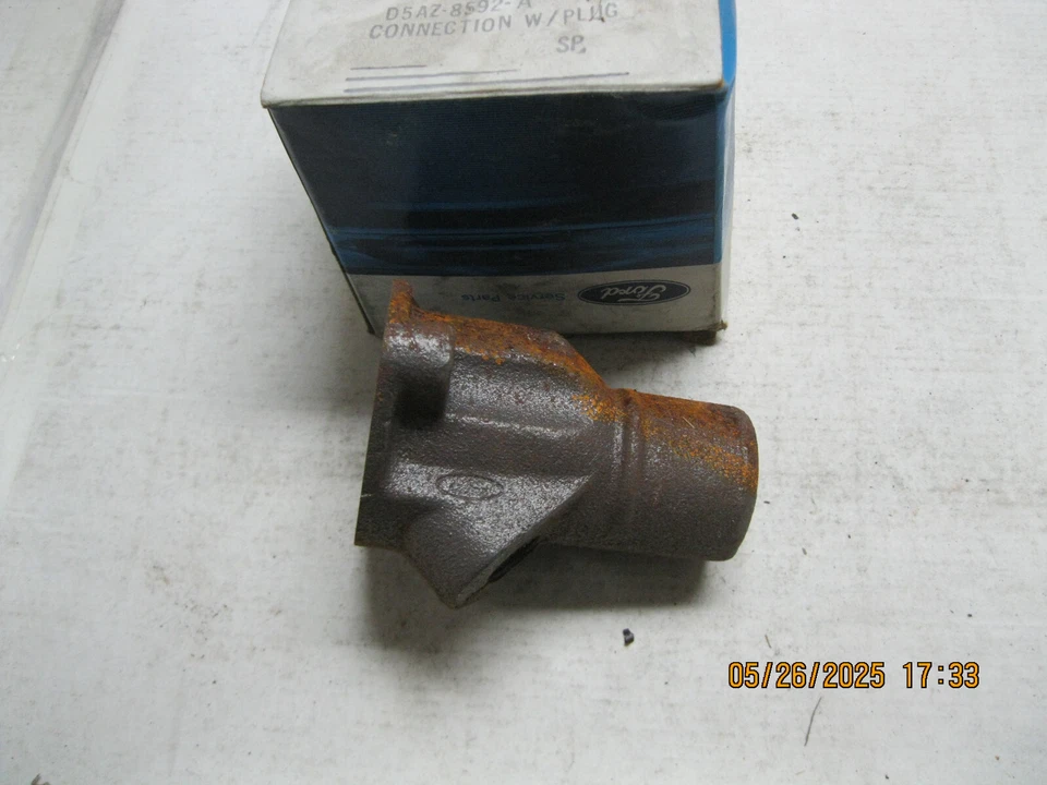NOS 1975-1976 Ford F150 F250 F350 460 Thermostat Housing D5AZ-8592-A (nos) - Image 1 of 4
