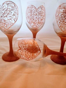 HAND PAINTED HEART MANDALA /ROSE GOLD WHITE WINE GOBLETS / SET OF 4-  GLITTER - Picture 1 of 4
