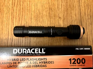 Duracell ULTRA HYBRID 1200 Lumen wiederaufladbare LED Taschenlampe - NEU - Bild 1 von 8